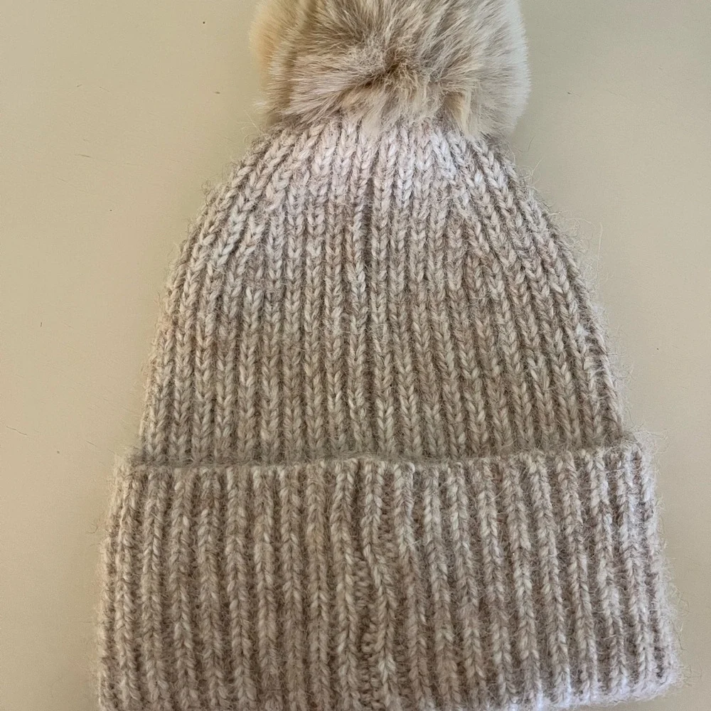 Steve Madden 2 Piece Cream Beanie and Brown Scarf Set - Picture 6 of 10